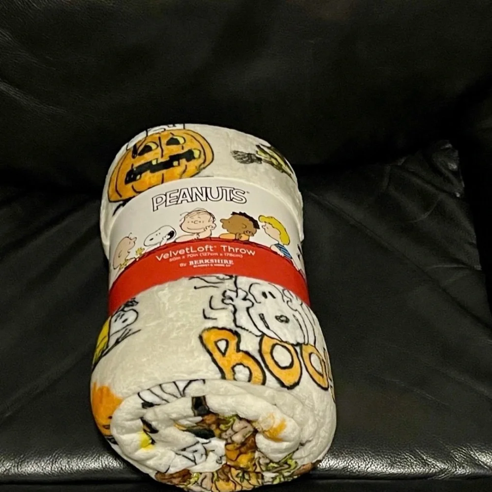 PEANUTS Snoopy Great Pumpkin Plush Throw